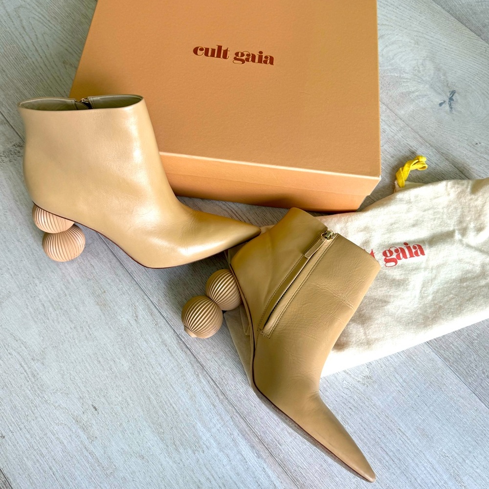 Beige Cult Gaia Cam Bauble Pointed-Toe Ankle Boots Size 38